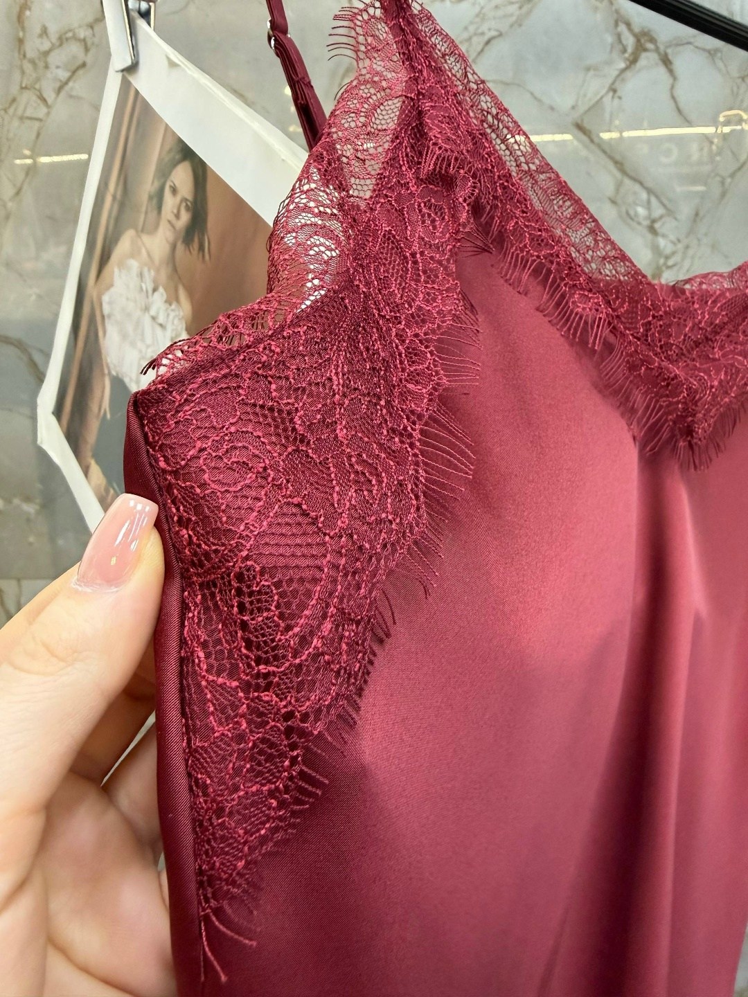 топ с кружевом,топ с кружевом бордовый,топ кружевной женский,топ атласный с кружевом,одежда с кружевом