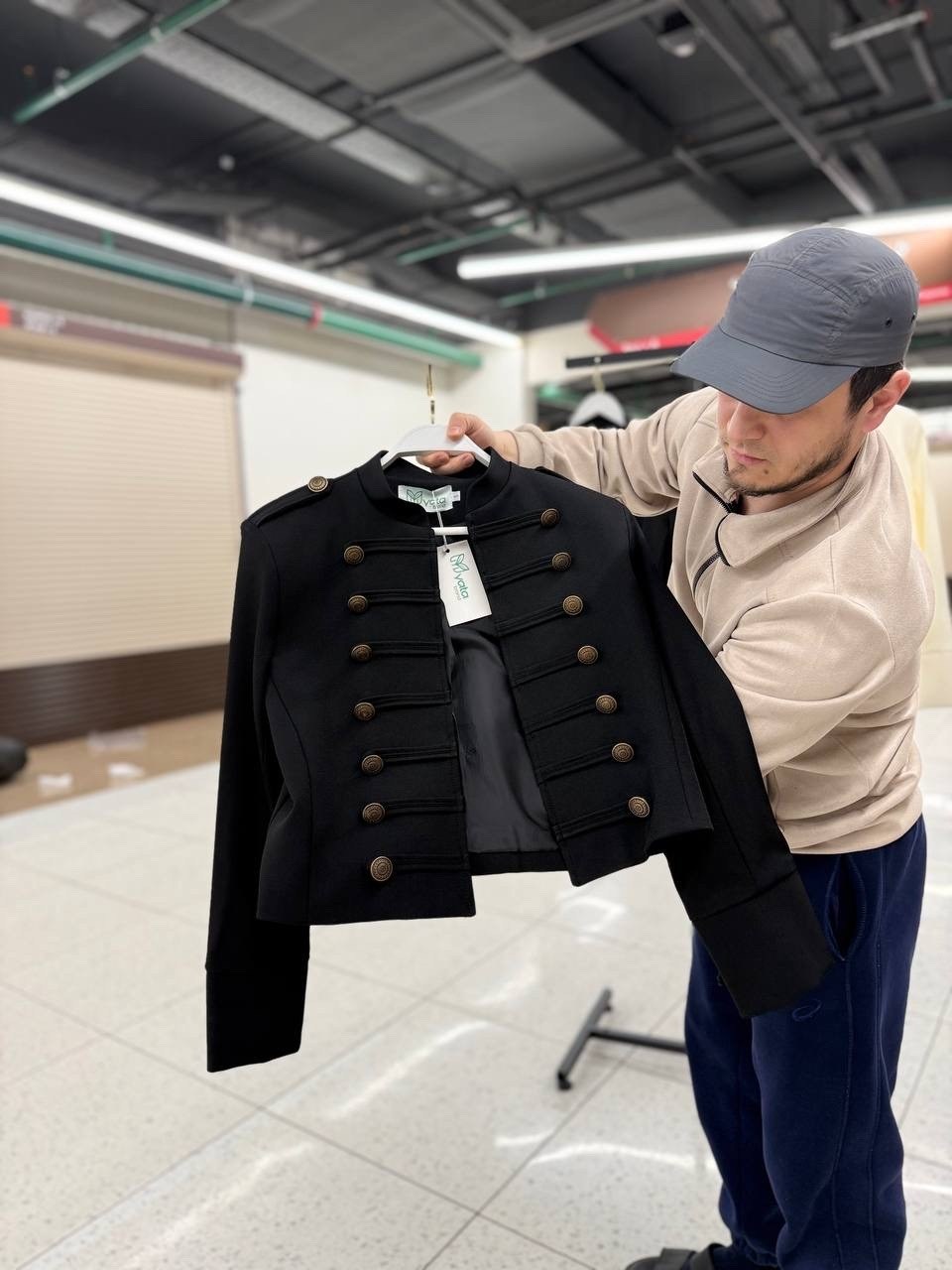 жакет двубортный,куртка кожаная,белая куртка,короткое пальто,укороченная куртка