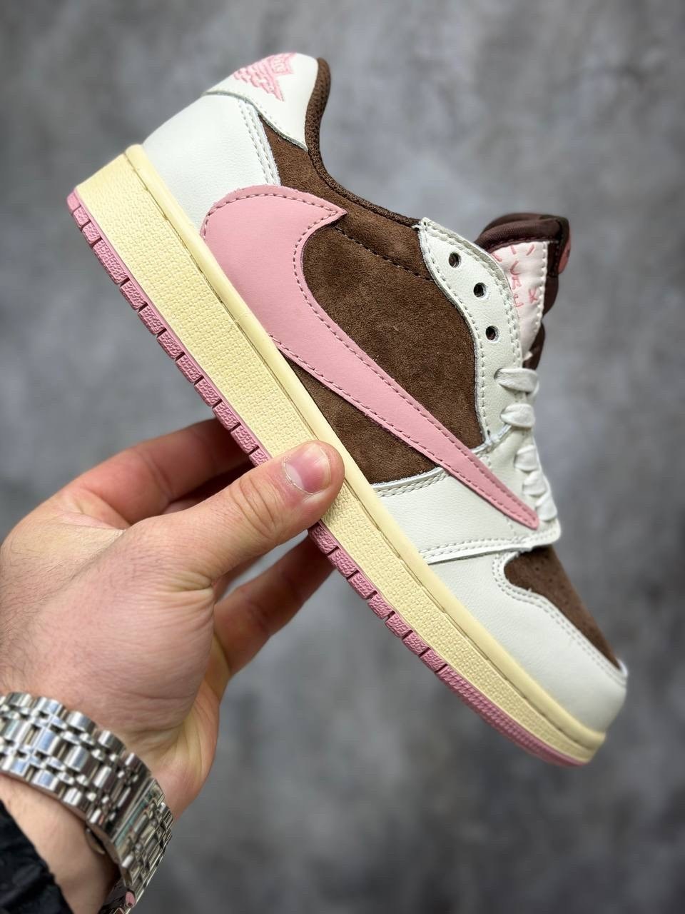 кроссовки nike travis scott x air jordan 1 low,кеды travis scott x air jordan 1 pink oxford,кроссовки nike air jordan 1 x travis scott,кроссовки nike air jordan 1 low travis scott,кроссовки nike travi