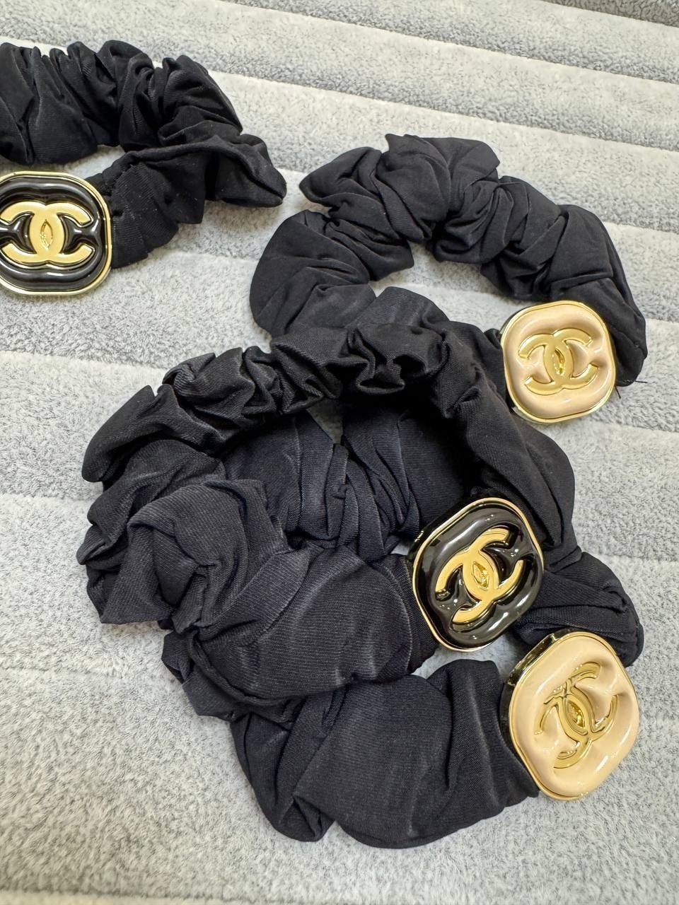 резинка для волос chanel,резинка для волос,резинка для волос шанель,аксессуары для женщин,резинка для волос аксессуар