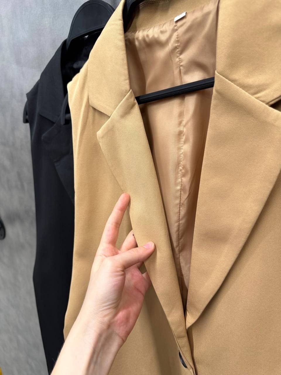 женский длинный жилет бежевый,жилет приталенный удлиненный,женский жилет,жилет удлиненный,женский деловой жилет