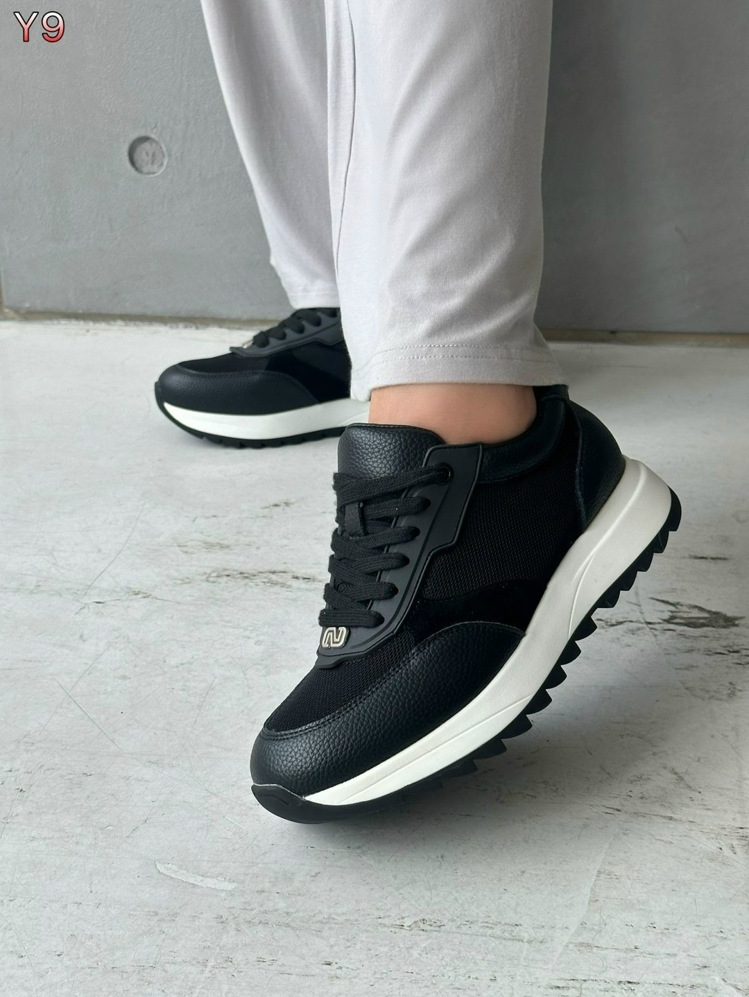 ,кроссовки женскиe,кроссовки черные,кроссовки для женщин,черные женские кроссовки