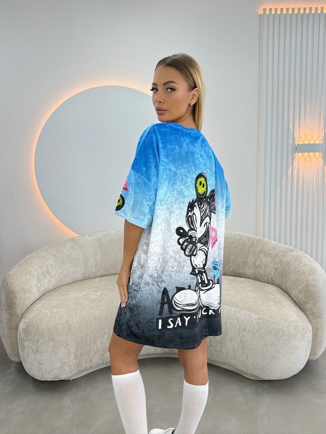 футболка оверсайз с принтом мики маус fashion lux,футболки оверсайз с принтами,оверсайз футболка,стиль оверсайз,женская футболка оверсайз