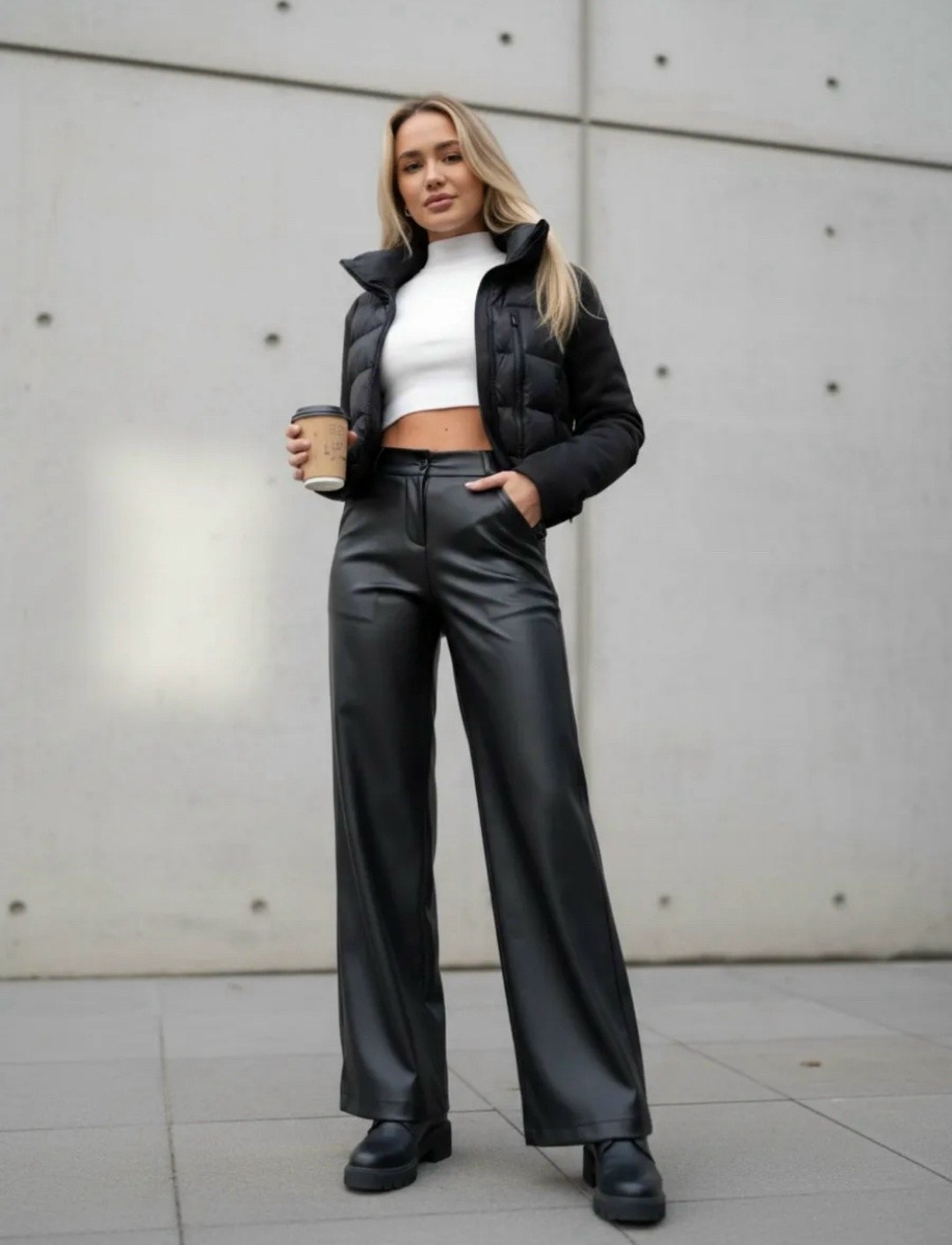 брюки кожаные широкие,брюки кожаные,кожаные брюки женские,кожаные брюки палаццо,брюки палаццо из экокожи