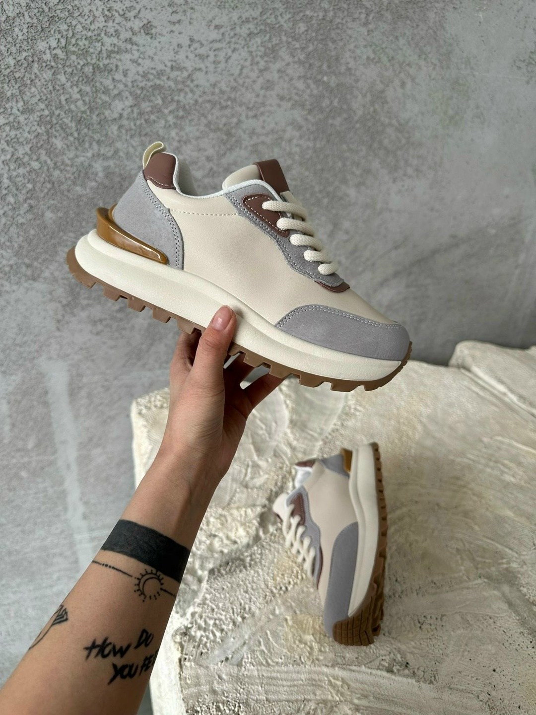 женские кроссовки,,повседневные кроссовки,стильные кроссовки,кроссовки модные