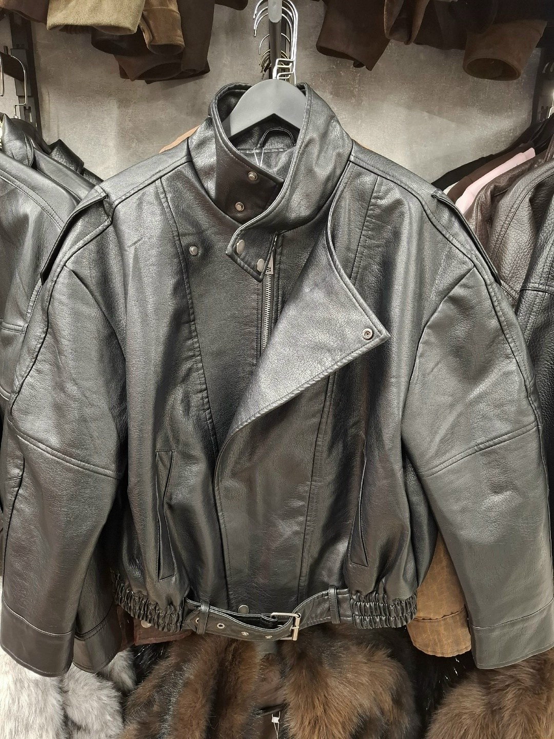 кожаная куртка,куртка оверсайз,женская косуха бомбер,куртка косуха оверсайз,косуха оверсайз