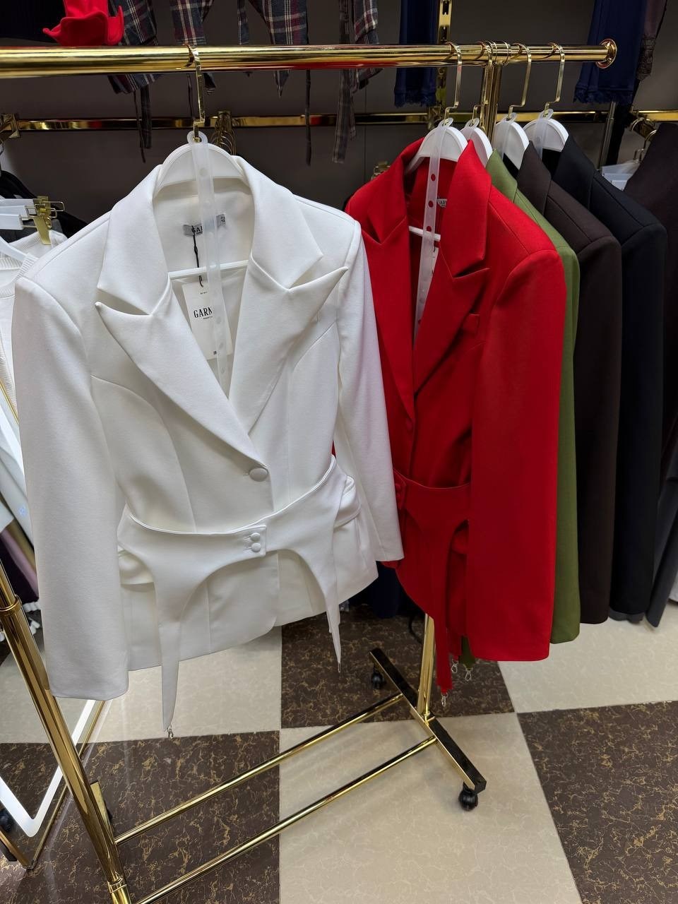 жакет,красный жакет,красный пиджак женский,приталенный жакет,женский пиджак