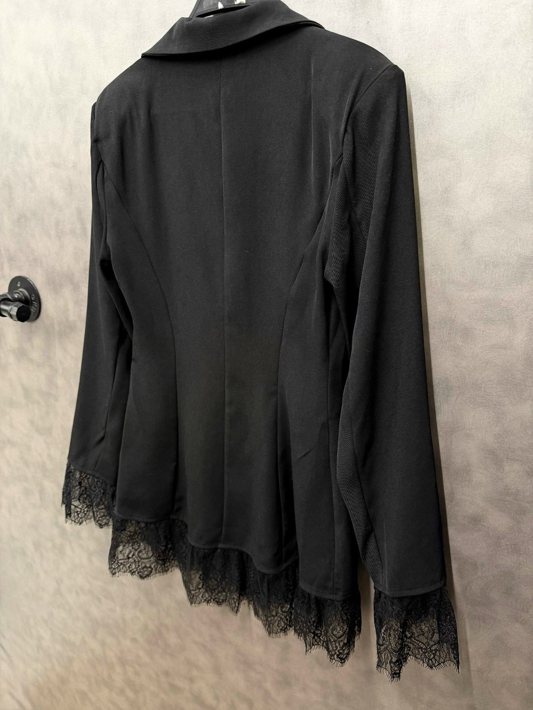 элегантный кружевной пиджак,жакет с кружевом,жакет деловой,жакет приталенный с кружевом,пиджак