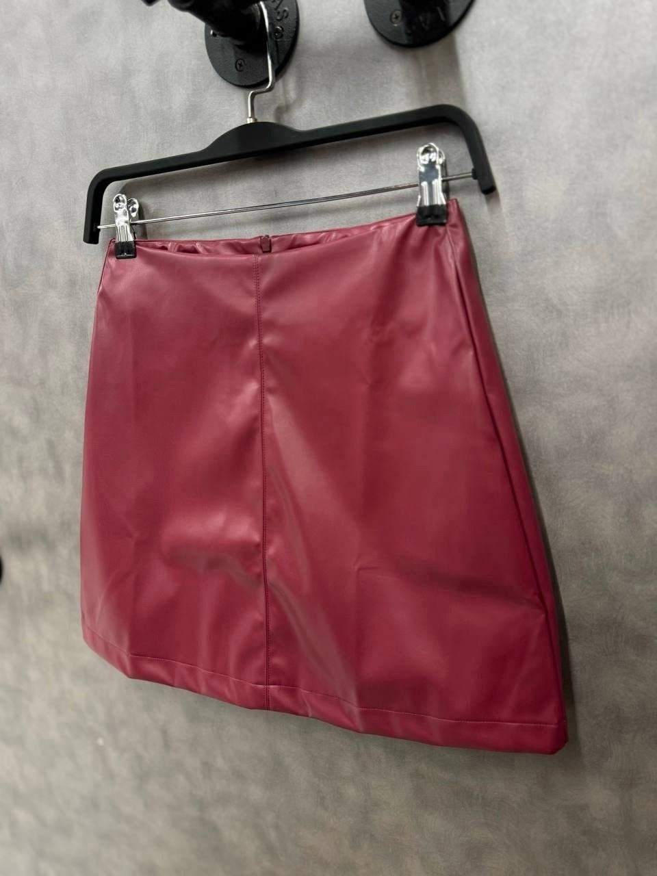 кожаная юбка,бордовая юбка,стильная юбка,бордовая кожаная юбка
