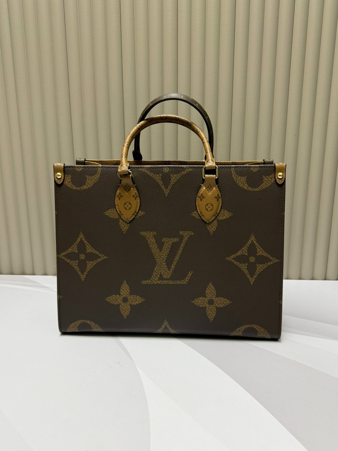 сумка женская louis vuitton,louis vuitton сумка,сумка луи виттон,самая дорогая сумка луи виттон,сумка луи виттон onthego gm