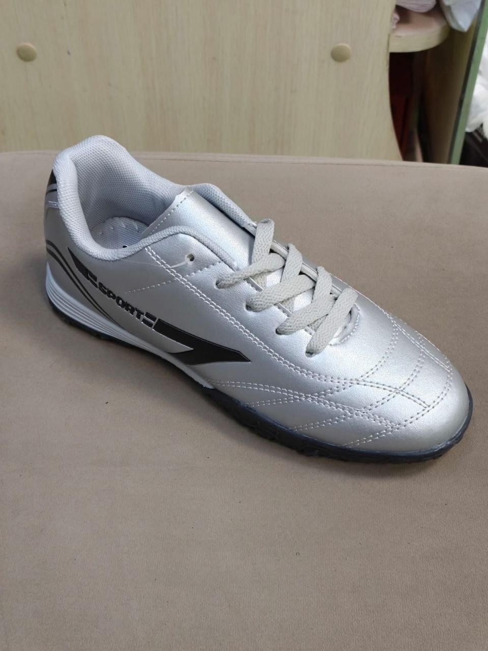 футбольная ,футбольная бутса,мужская футбольная , для футбола,кроссовки футбольные