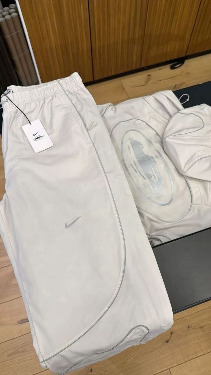 неоновые костюмы,ветровка nike x corteiz,неоновая одежда мужская,streetwear men outfit