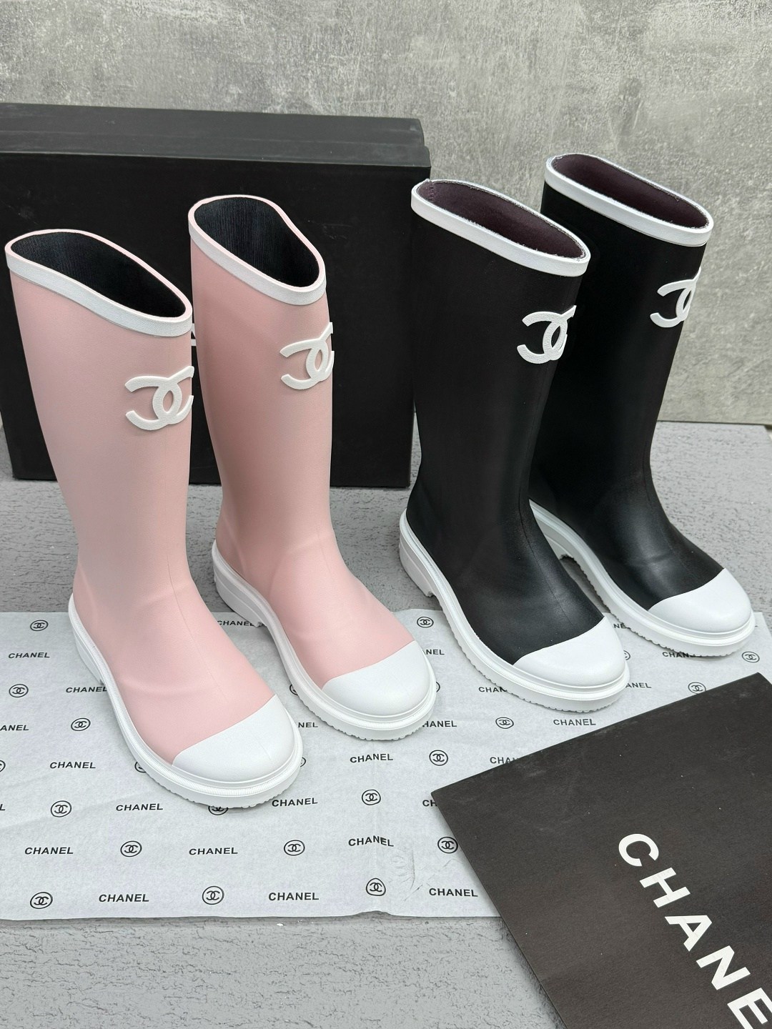 резиновые сапоги chanel,женские резиновые сапоги chanel,сапоги chanel,женские резиновые сапоги chanel черные,сапоги chanel для города осенью