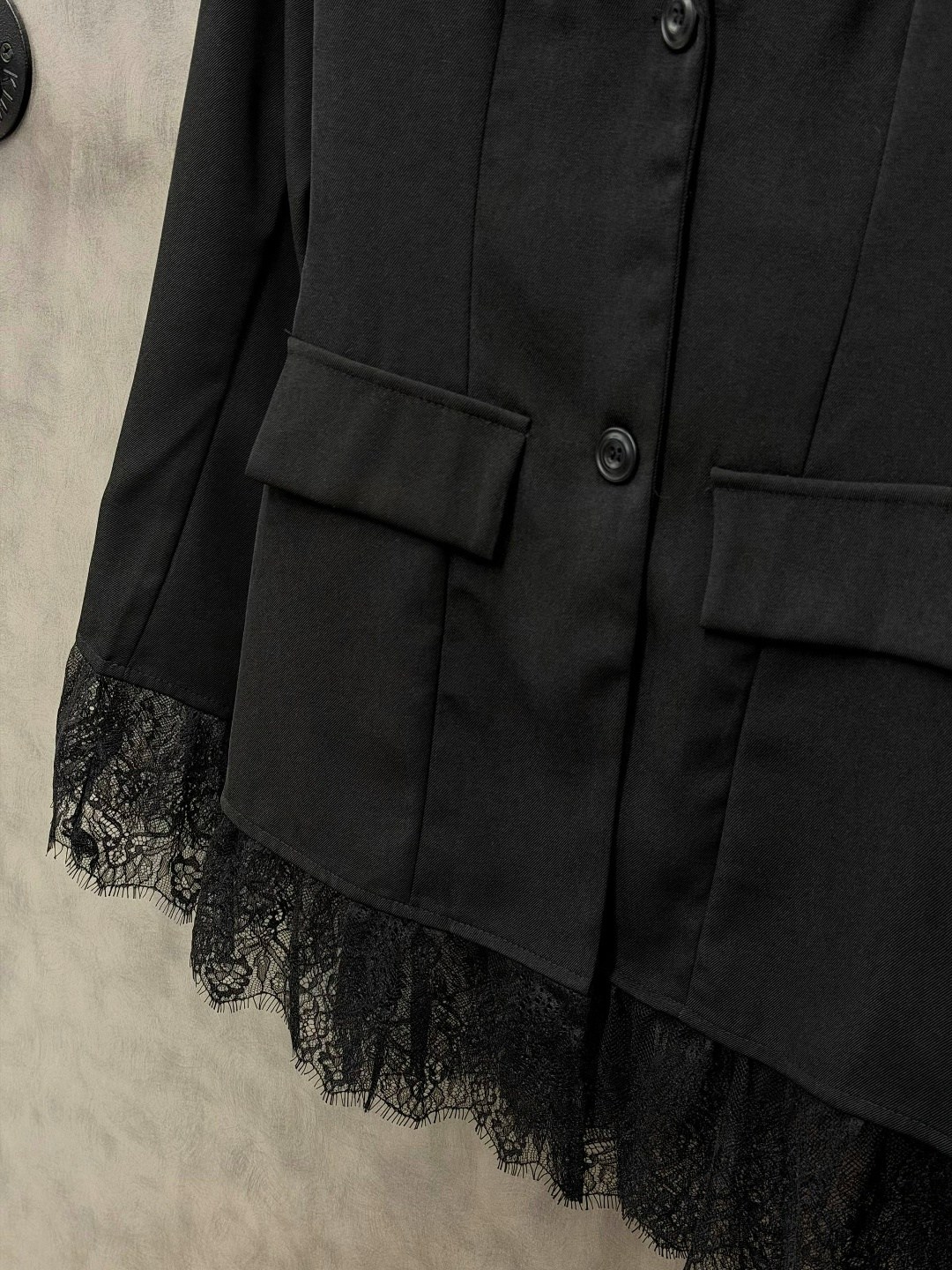 элегантный кружевной пиджак,жакет с кружевом,жакет деловой,жакет приталенный с кружевом,пиджак