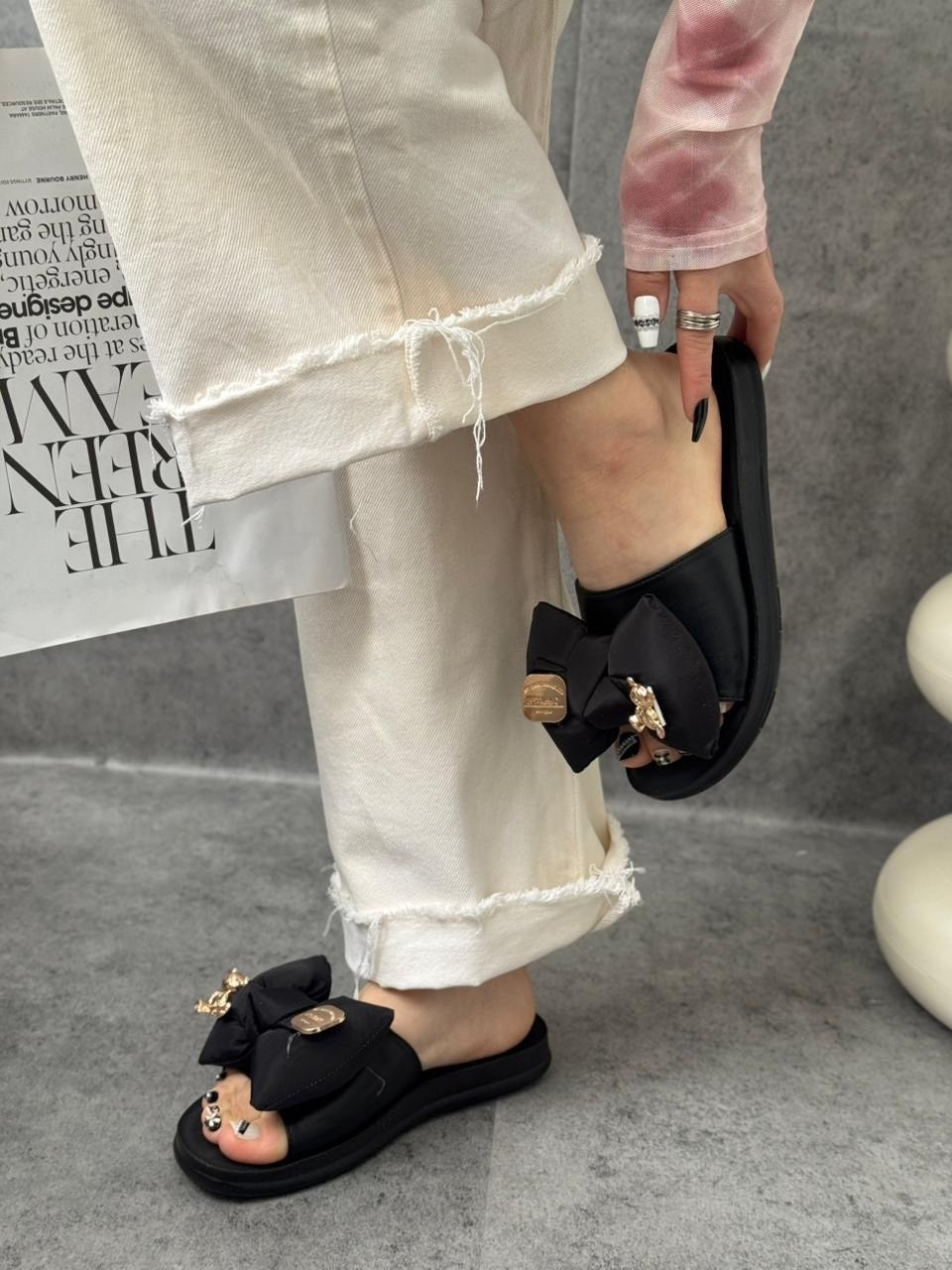 шлепанцы женские,женские шлепки,,модные шлепанцы,шлепанцы стильные