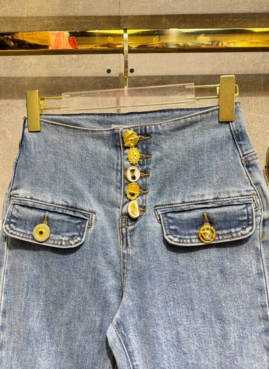 женская джинсовая куртка,джинсовая куртка,джинсовый пиджак,джинсовая куртка с карманами,голубые джинсы