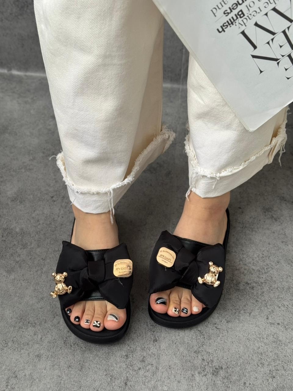 шлепанцы женские,женские шлепки,,модные шлепанцы,шлепанцы стильные