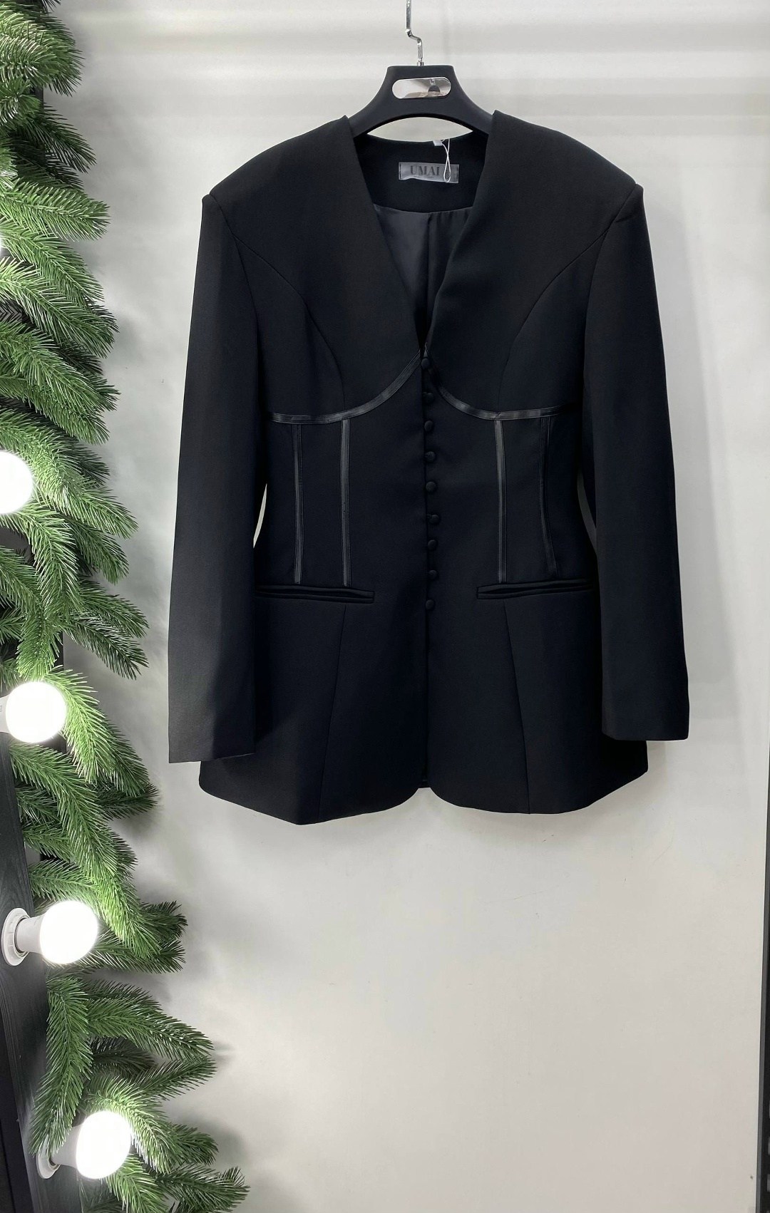 приталенный пиджак с корсетом на талии boohoo черный,приталенный пиджак,корсет под пиджак,пиджак корсет,образ с пиджаком