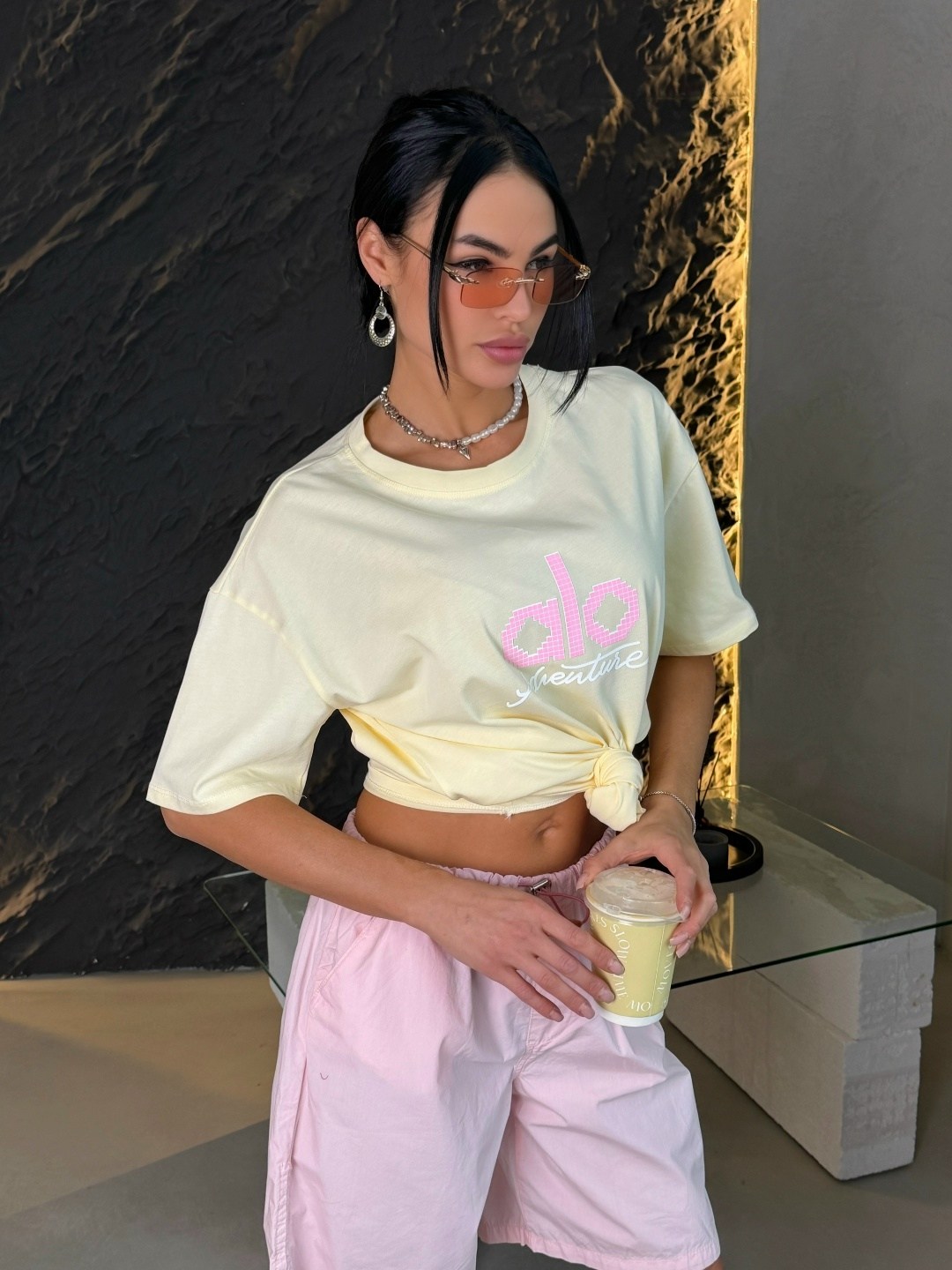 футболки женская,розовые шорты,футболки женские модные,костюм женский,шорты модные