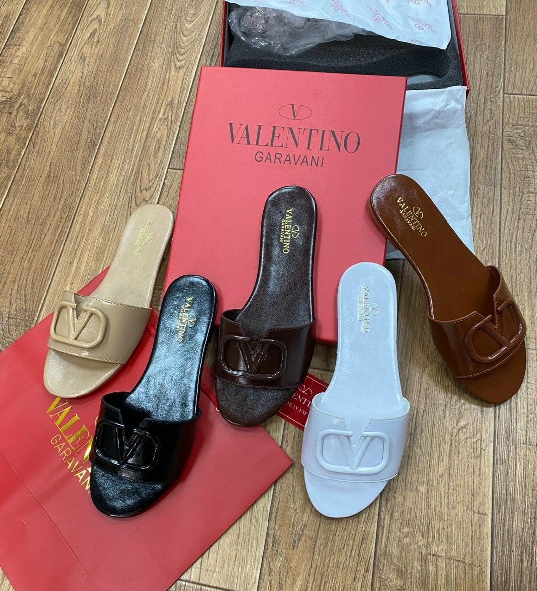 шлепанцы valentino,,женские шлепанцы valentino,шлепки валентино,шлепанцы valentino garavani go logo