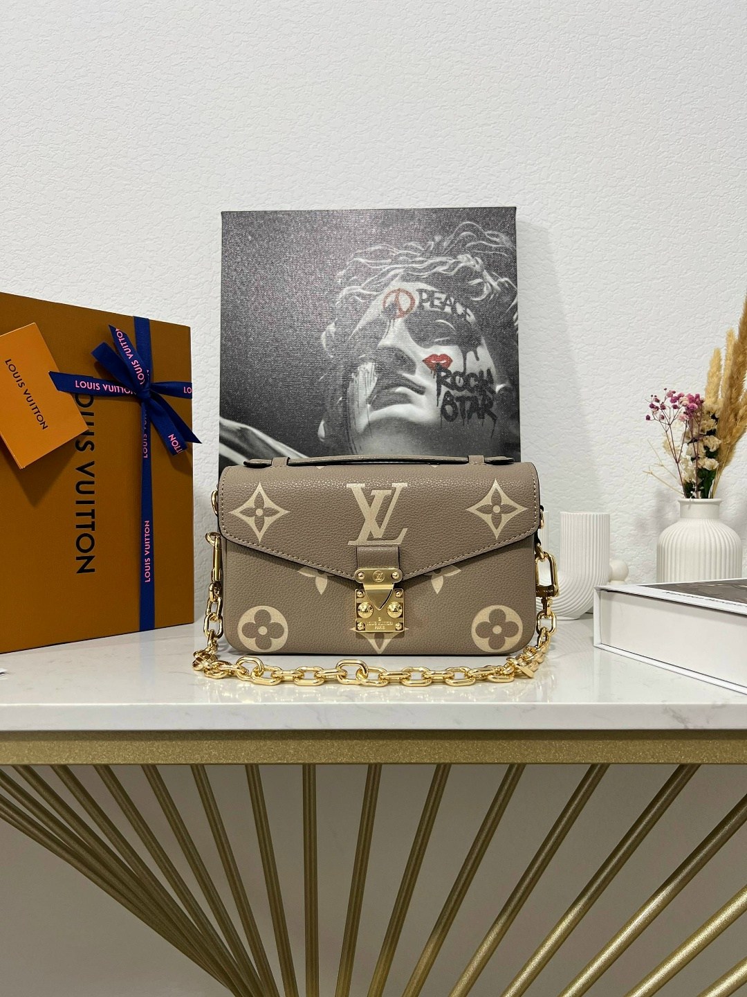 сумка louis vuitton,луи виттон сумка,сумка женская louis vuitton,сумка модная,сумка louis vuitton pochette metis east west