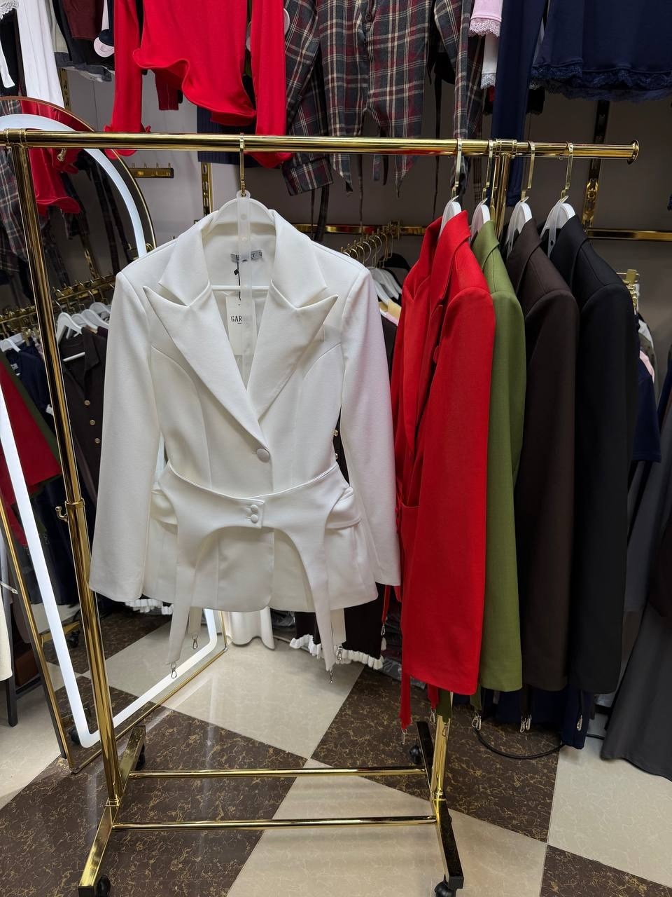 жакет,красный жакет,красный пиджак женский,приталенный жакет,женский пиджак