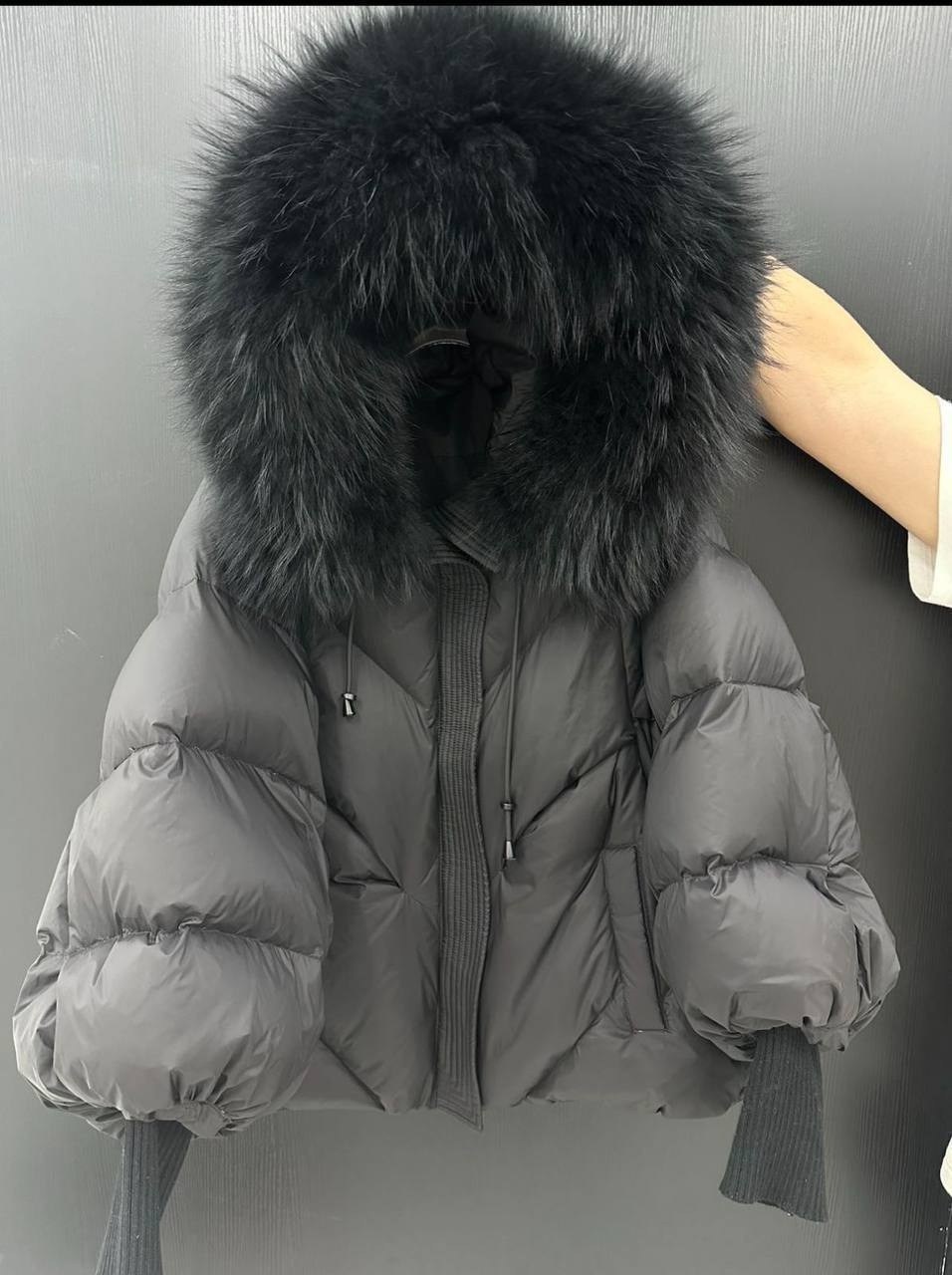 пуховики с натуральным мехом,женский пуховик на белом утином пуху с воротником из меха чернобурки,женский пуховик с меховым воротником,куртка с меховым капюшоном,женский пуховик на белом утином пуху с