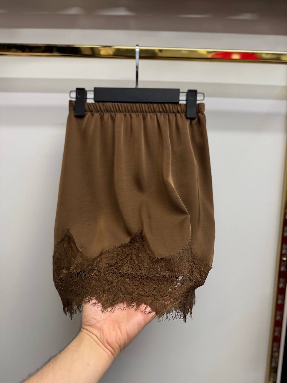 юбка с кружевом,юбка шелковая с кружевом,юбка с кружевами,мини-юбка из шелкового атласа с кружевной отделкой saint laurent коричневый,кружевная юбка