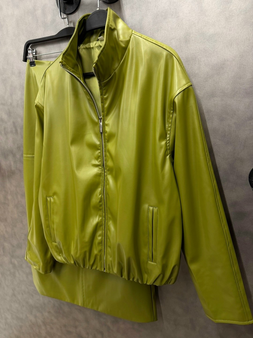 стильные наряды,женский костюм,женские наряды,кожаная куртка