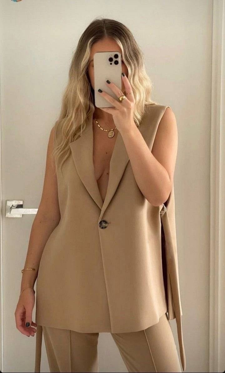 женский длинный жилет бежевый,жилет приталенный удлиненный,женский жилет,жилет удлиненный,женский деловой жилет