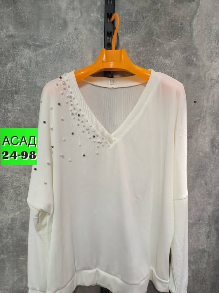 кофта женская с стразами,кофточка с отделкой из жемчужин,кофта женская трикотажная с бусинами,женская кофта с бусинами,кофта нарядная со стразами