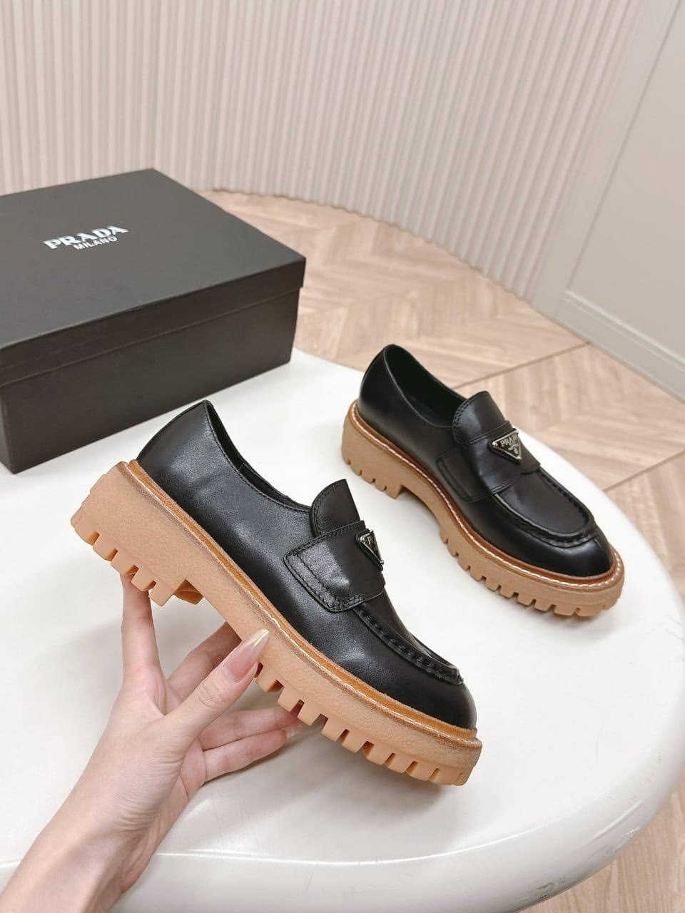 ,туфли лоферы женские,кожаные лоферы prada,лоферы женские коричневые,лоферы женские