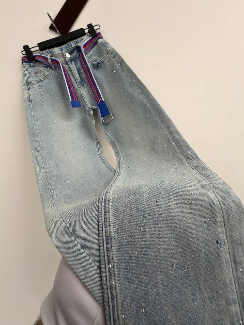 джинсы женский,джинсы со стразами женские,джинсы стразы,узкие джинсы со стразами,джинсы джинсы