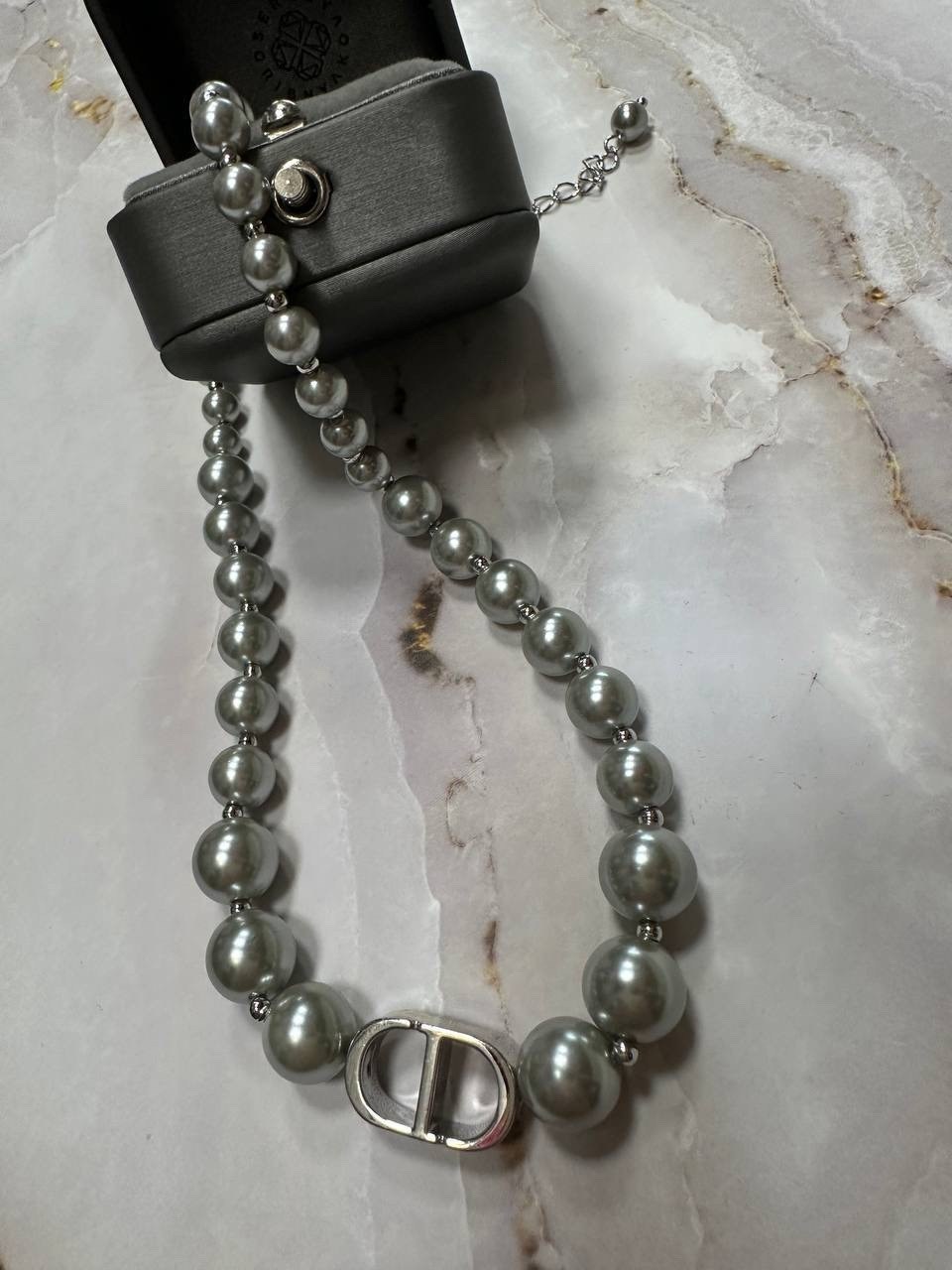 жемчужное ожерелье,ожерелье,жемчужный чокер диор,цепь кристиан диор,чокер цепочка с жемчужными бусинами ожерелье на шею