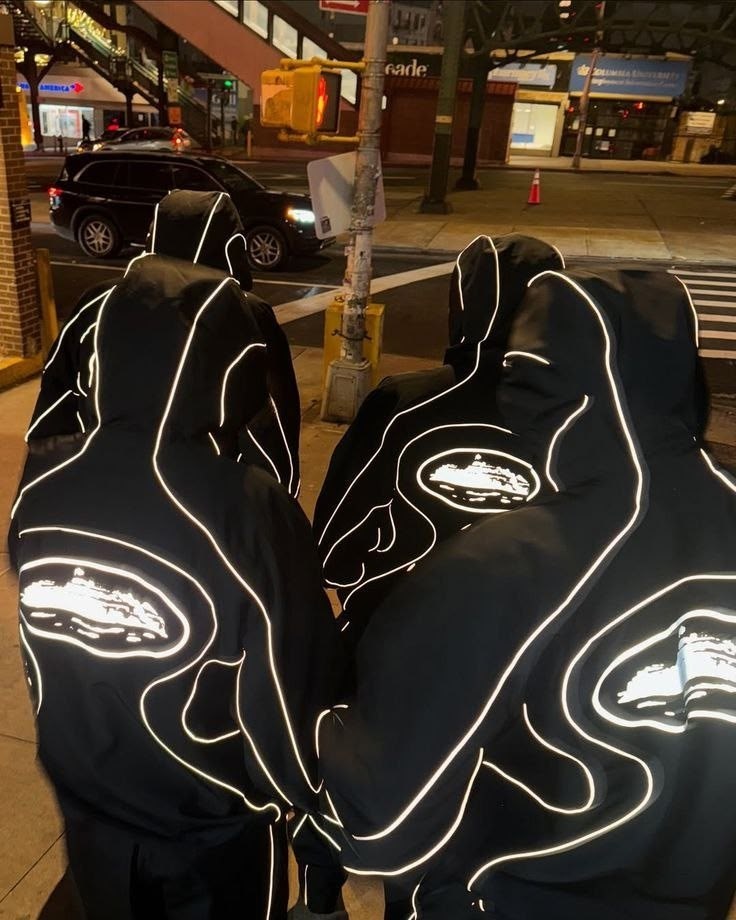 неоновые костюмы,ветровка nike x corteiz,неоновая одежда мужская,streetwear men outfit