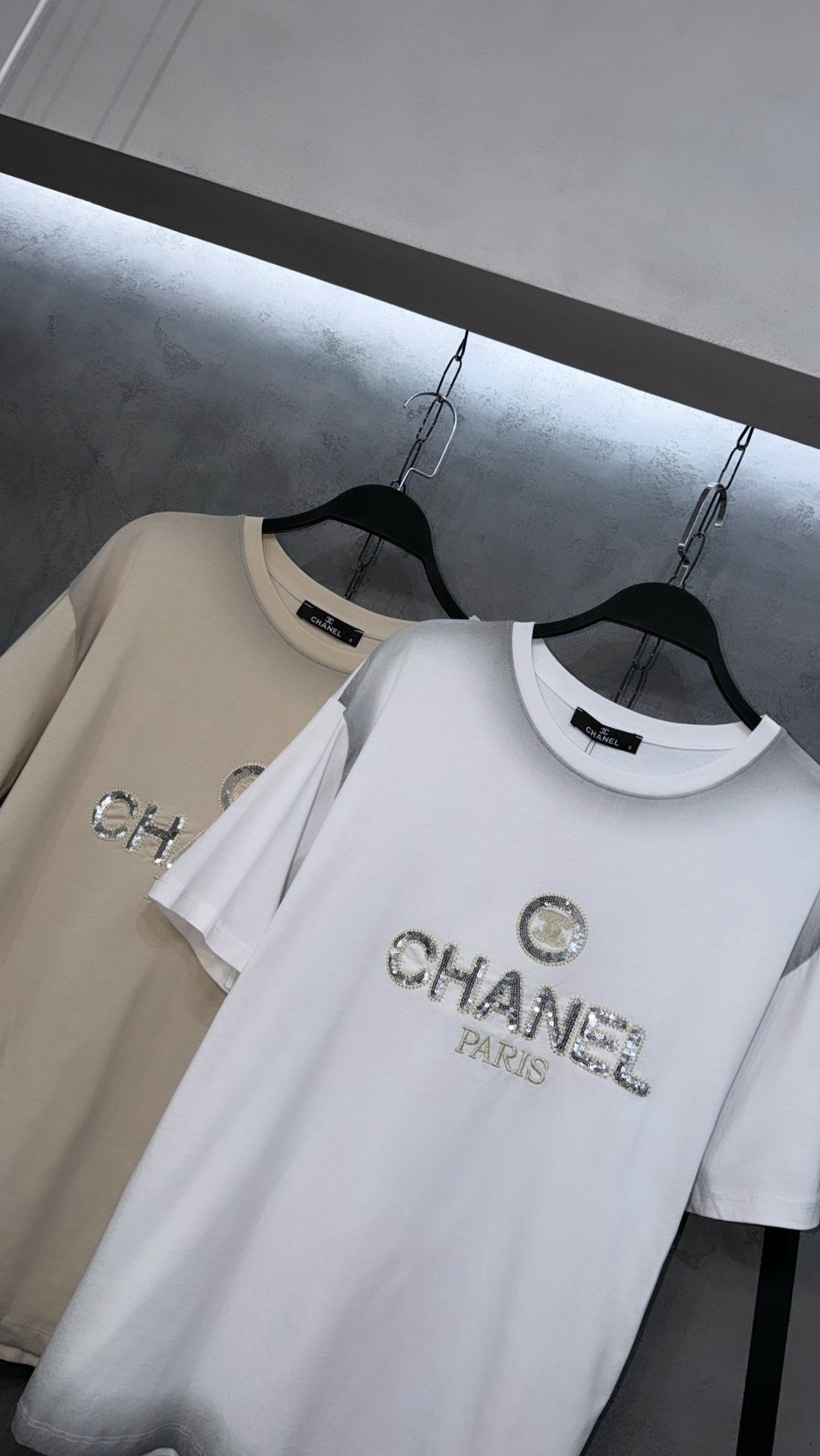 футболка chanel,футболка женская chanel,футболки модные,шанель одежда,футболки для женщин