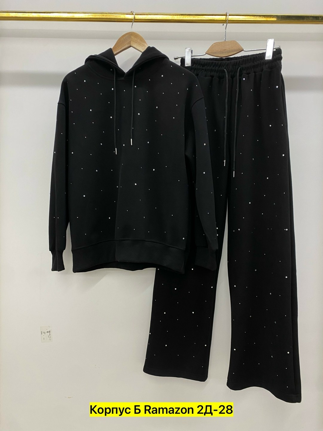 женские костюмы,,костюм стразы,костюм спортивный в стразах,костюм женский со стразами