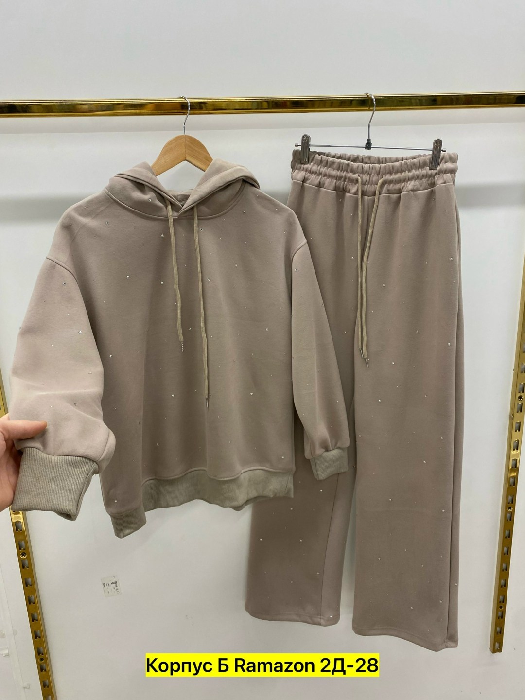 женские костюмы,,костюм стразы,костюм спортивный в стразах,костюм женский со стразами