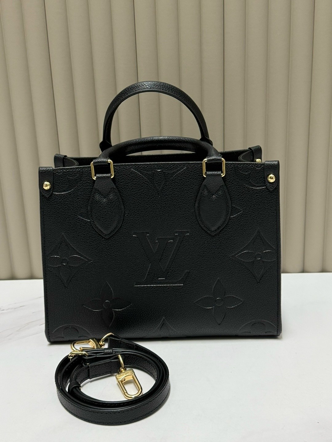 сумка louis vuitton,louis vuitton сумка женская,сумка шоппер луи виттон черная,сумка onthego pm louis vuitton,сумка луи виттон женская черная