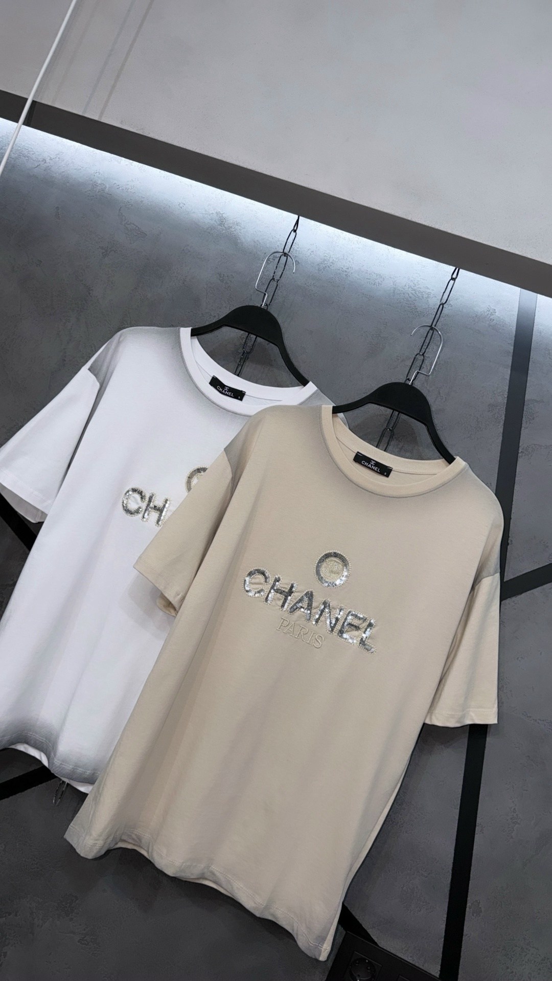 футболка chanel,футболка женская chanel,футболки модные,шанель одежда,футболки для женщин