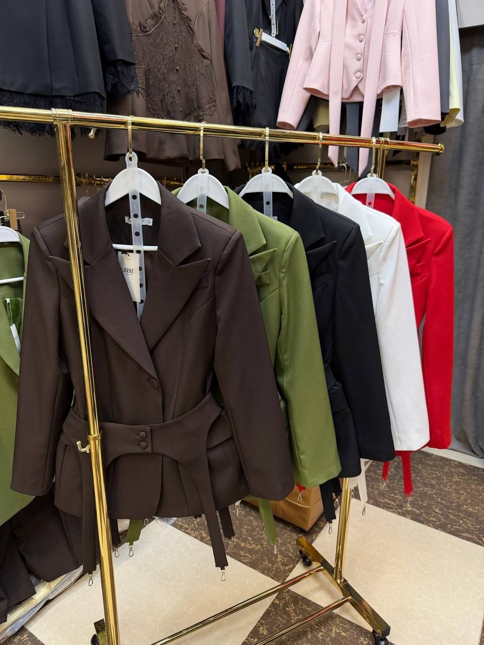 жакет,красный жакет,красный пиджак женский,приталенный жакет,женский пиджак