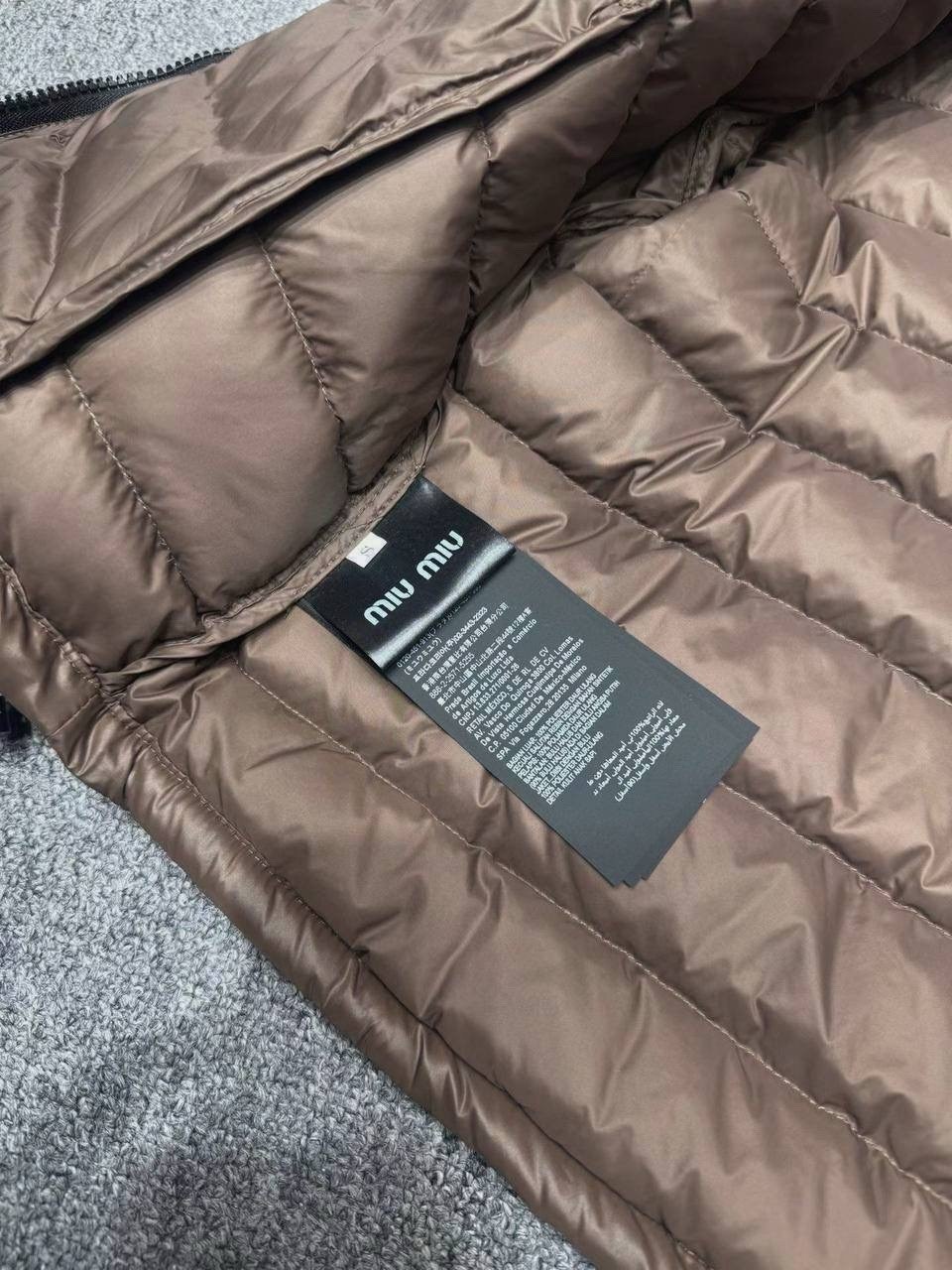 женский короткий пуховик miu miu черный,куртка miu miu женская,куртка miu miu,пуховик miu miu,пуховик miu miu женский