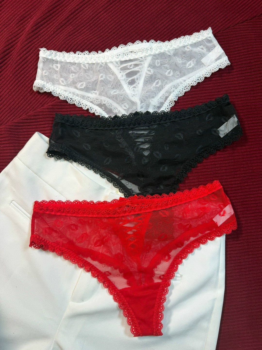 женские кружевные стринги,стринги кружевные,кружевные женские трусики,черные кружевные стринги женские,кружевные стринги с открытой промежностью