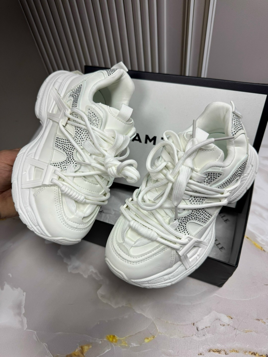 ,кроссовки женские,женские массивные кроссовки,женские кроссовки на массивной подошве,черные кроссовки