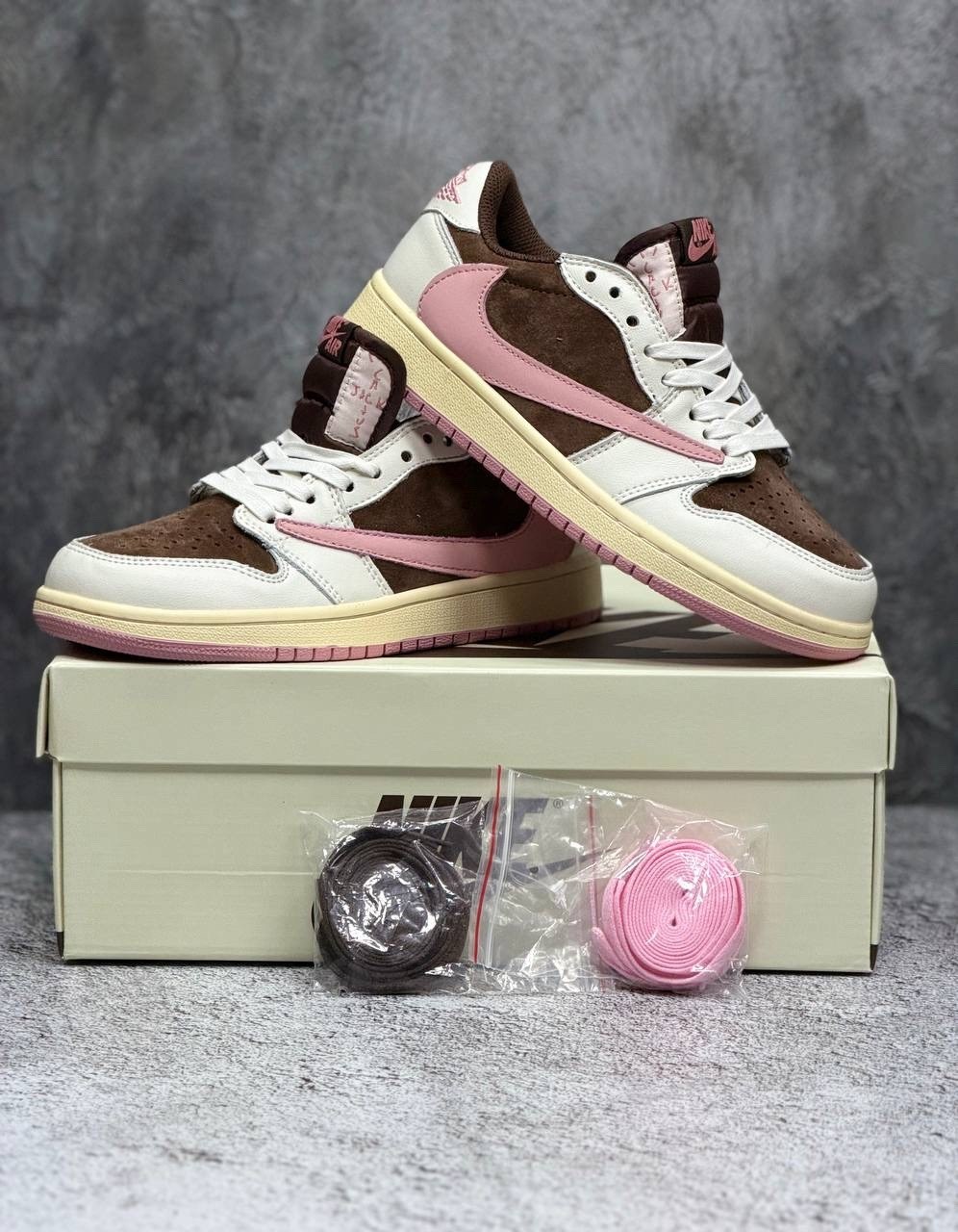 кроссовки nike travis scott x air jordan 1 low,кеды travis scott x air jordan 1 pink oxford,кроссовки nike air jordan 1 x travis scott,кроссовки nike air jordan 1 low travis scott,кроссовки nike travi