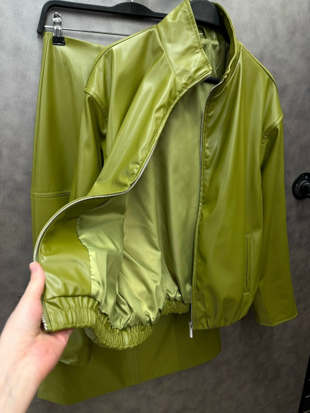 стильные наряды,женский костюм,женские наряды,кожаная куртка