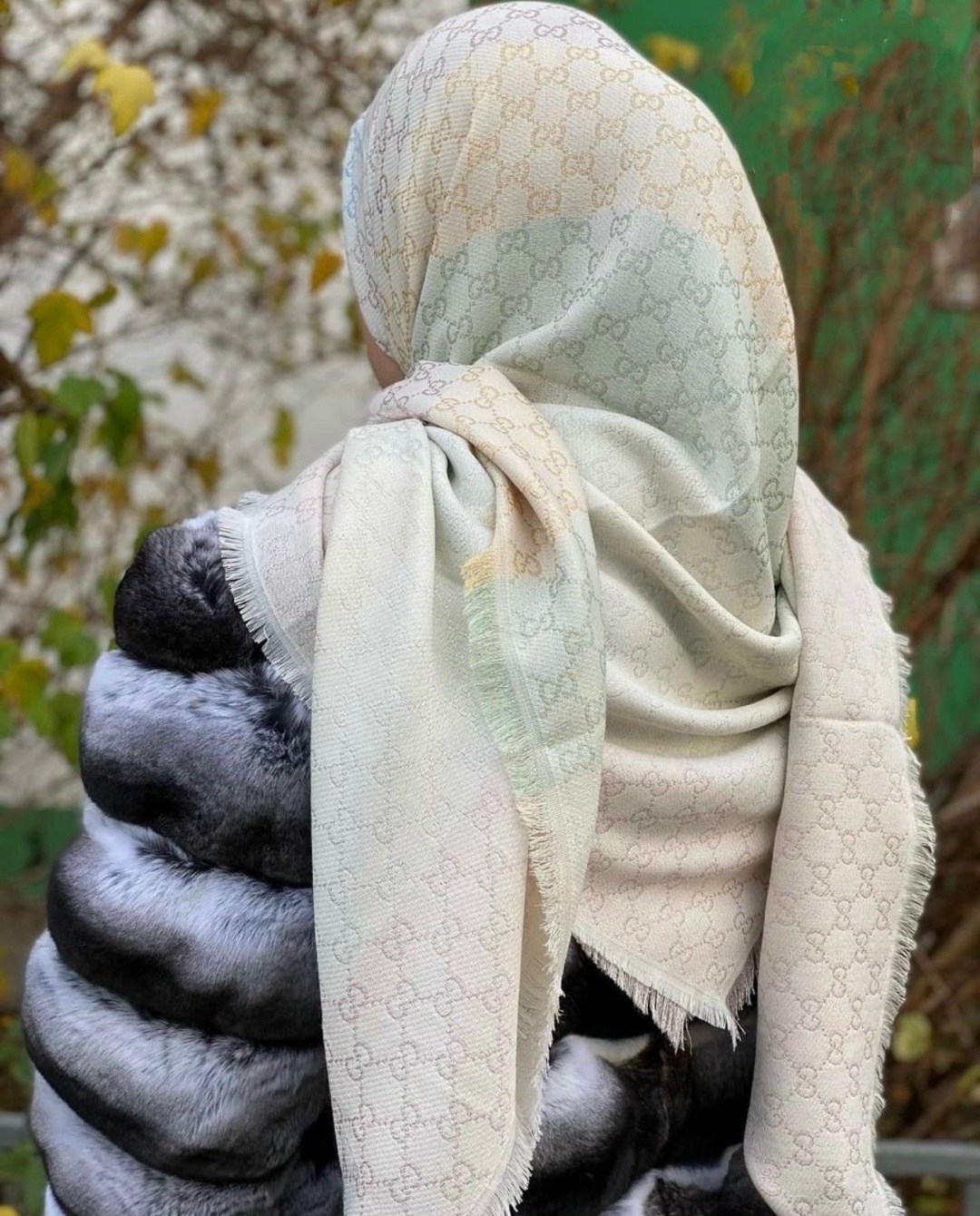 розовый шарф луи виттон,шаль gucci оригинал,шарфы для женщин,шарф gucci,платок диор кашемир