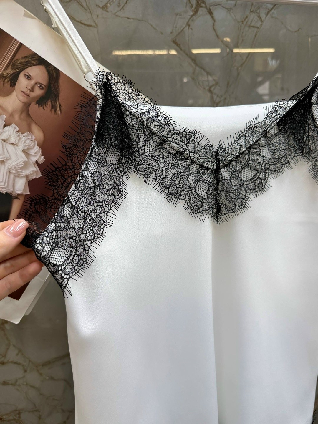 майка с кружевом,шелковый топ,топ с кружевом,майка с кружевом шелковая,атласный топ с кружевом