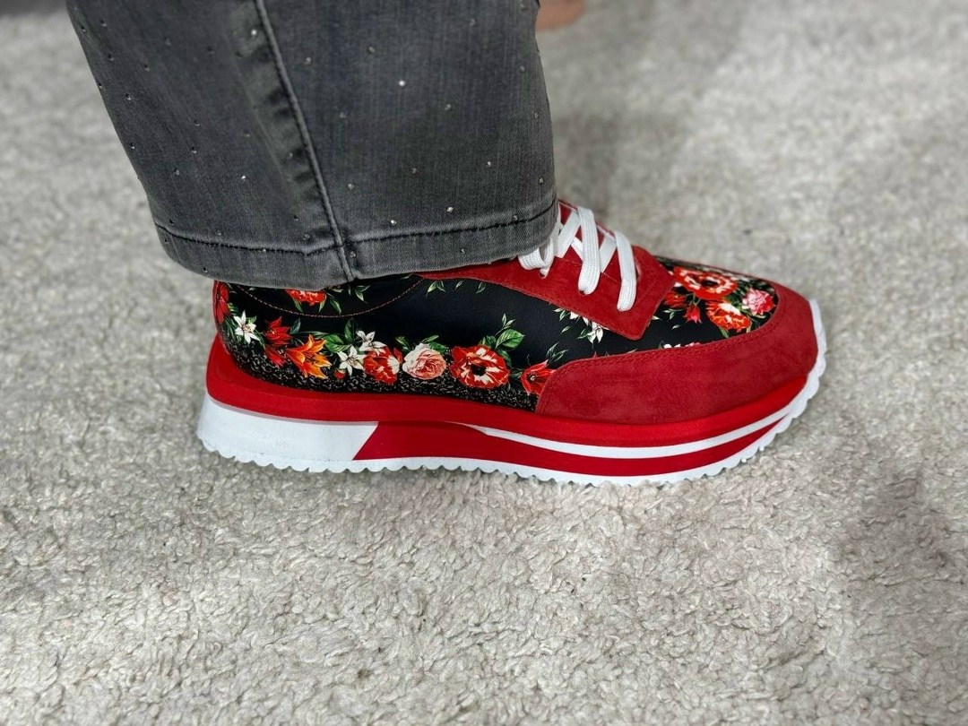 кроссовки dolce & gabbana с цветочным принтом черный,,кроссовки dolce & gabbana,кроссовки dolce gabbana женские,кроссовки дольче габбана женские