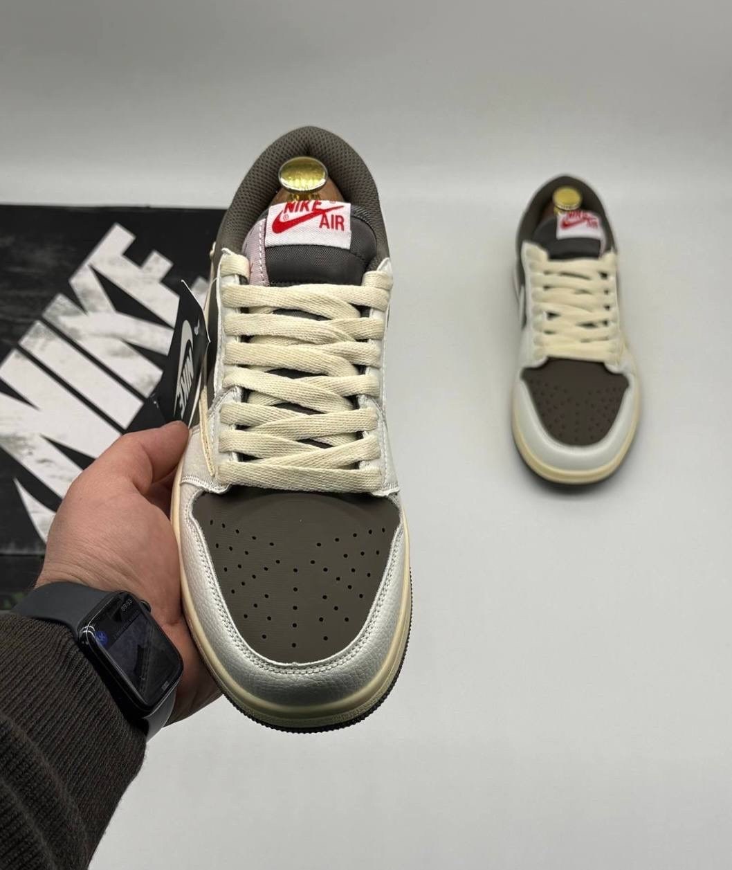 кроссовки nike air jordan 1 low x travis scott,nike air jordan 1 low travis scott reverse mocha,nike air jordan 1 low travis scott,кроссовки travis scott x air jordan 1 low,кроссовки nike air jordan 1
